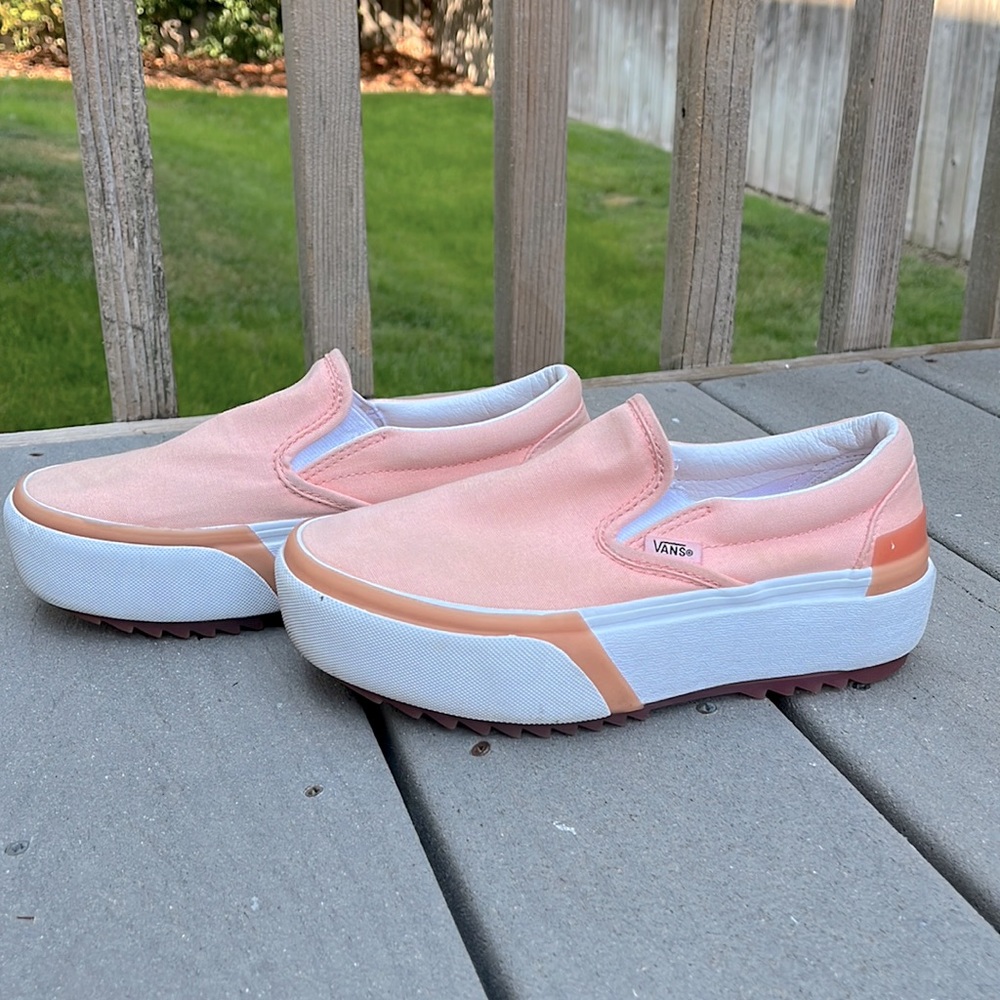 RARE pink coral 🌸 slip on stacked vans size 6 women’s